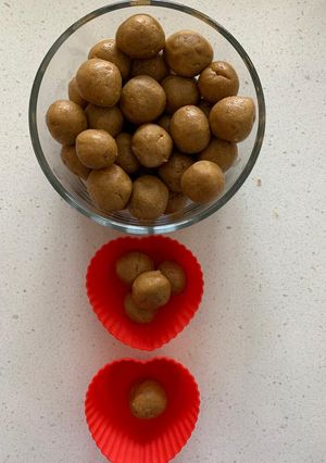 સૂંઠ ની ગોળી (Sunth Goli Recipe In Gujarati) રેસીપી મુખ્ય ફોટો
