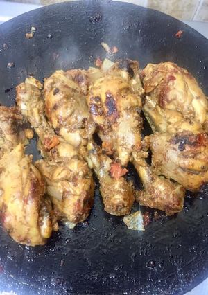 A picture of Tawa chicken drumsticks.