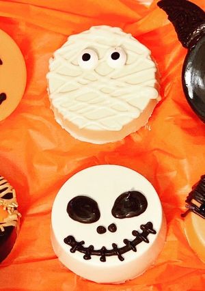 A picture of Halloween Chocolate Covered Oreos.