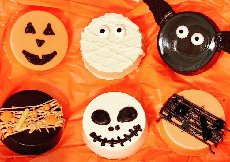 Simple Way to Prepare Super Quick Homemade Halloween Chocolate Covered Oreos