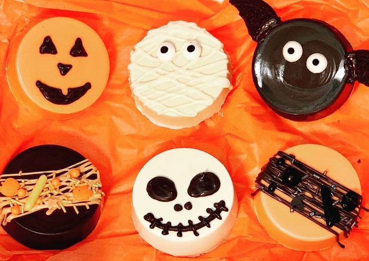 Halloween Chocolate Covered Oreos