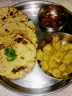 मक्का की रोटी(makka ki roti recipe in hindi) रेसिपी मुख्य फोटो