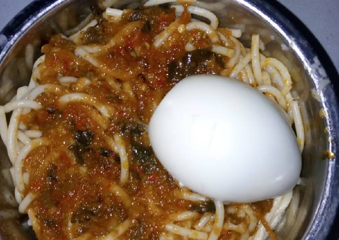Spaghetti and stew with egg
