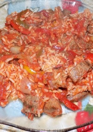 Una foto de Usando carne cocida que sobro (guiso con arroz)