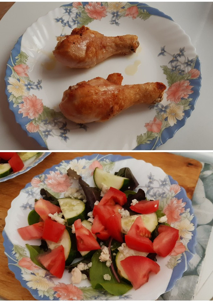 Una foto de Pollo frito con ensalada al cabrales