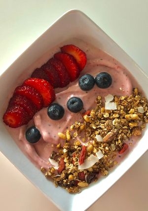 Φωτογραφία της συνταγής Smoothie bowl με berries και granola