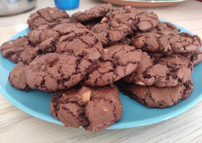 Cookies tout chocolat, pépites de cacahuètes