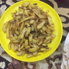 A picture of Chips with eggs.