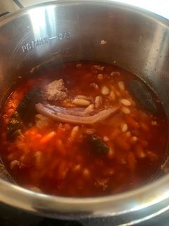 Una foto de Judías blancas con compango y picadillo en Instant pot