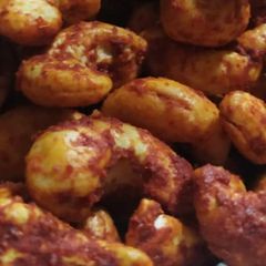 A picture of Crunchy Cashew nuts.