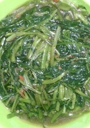 Foto resep Tumis kangkung alakadarnya 😊