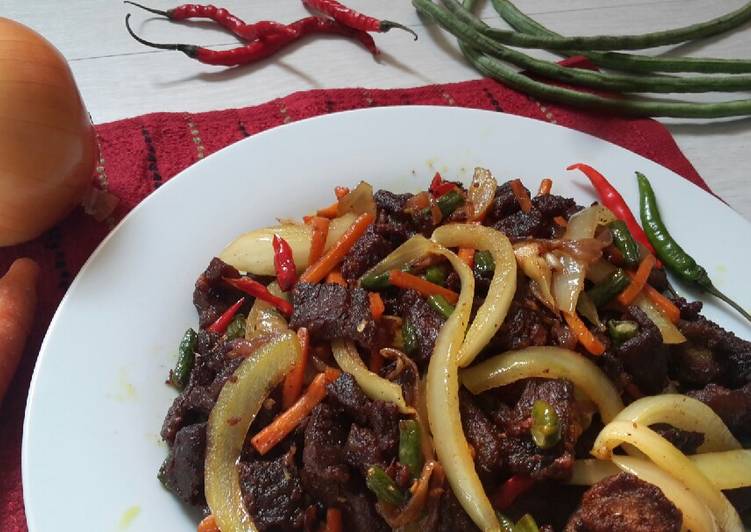 Daging Goreng Kunyit (Malaysian Style)