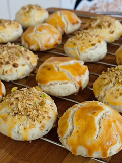 A picture of Naan Khatai 💛🧡.