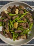 หน่อไม้ฝรั่งผัดหมูหมักพริกไทยดำ