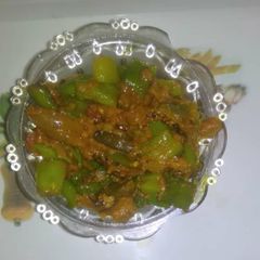 A picture of Green chilli pickle.