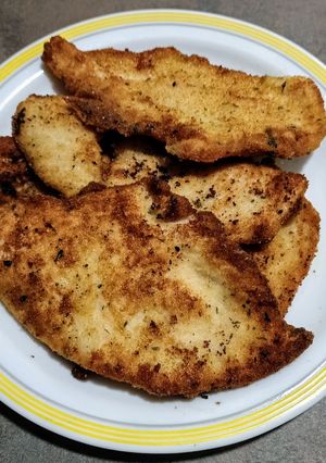 Una foto de Filetes de pechuga de pollo a las finas hierbas empanados