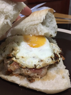 Una foto de Hamburguesa cerda, “La rápida”