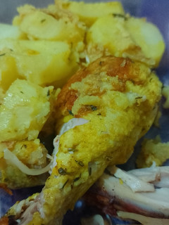 Una foto de Pollo al horno con papas