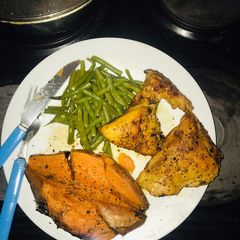 A picture of Chicken with green beans.