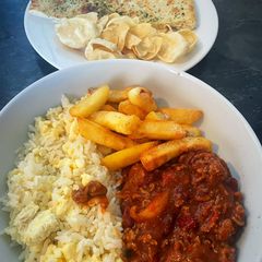 A picture of Chilli con carne & sides feed 4 for under £5.