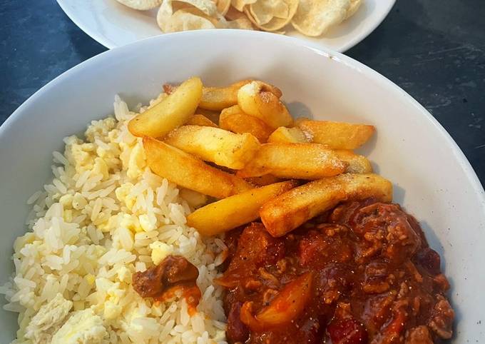 Chilli con carne & sides feed 4 for under £5 recipe main photo