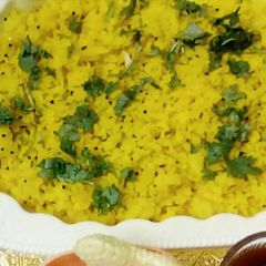 A picture of Aloo onion poha.