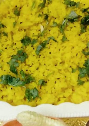 A picture of Aloo onion poha.