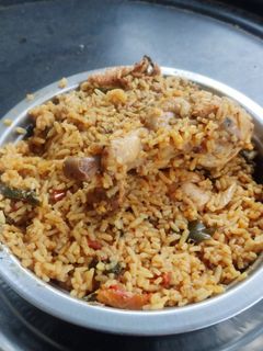 சிக்கன் தம் பிரியாணி (Chicken thum biryani recipe in tamil) செய்முறை முக்கிய புகைப்படம்