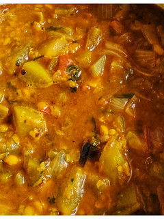 சுரைக்காய் கடலைபருப்பு கூட்டு(village style suraikkai koottu recipe in tamil) செய்முறை முக்கிய புகைப்படம்