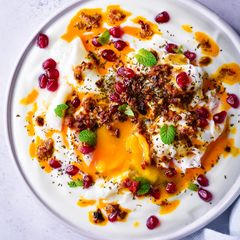 A picture of Turkish Eggs (Çilbir).