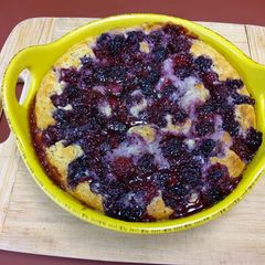 A picture of Lee's Easy Blackberry Cobbler.