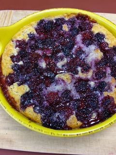A picture of Lee's Easy Blackberry Cobbler.