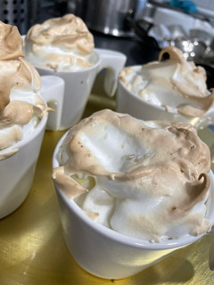 Una foto de Soufflé de limón y jengibre
