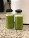 Nước ép thơm, táo xanh và rau dấp cá