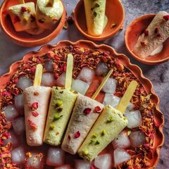 A picture of Easy Rose & Kesar pista kulfi (No fire).