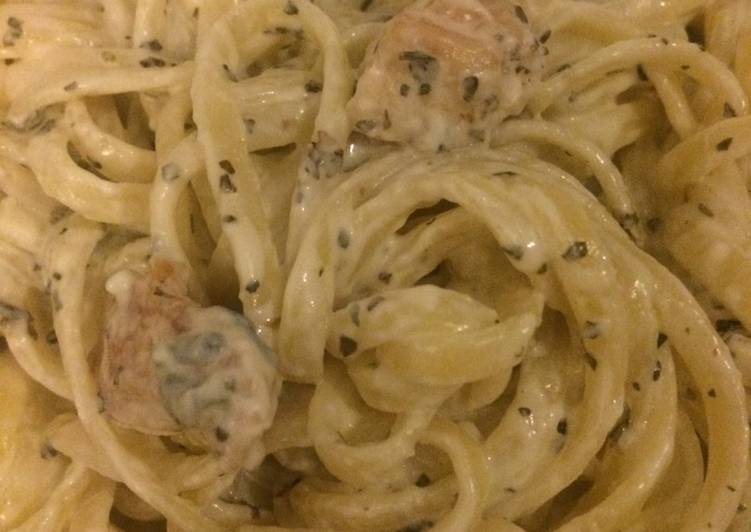 Spaghettis au roquefort et basilic