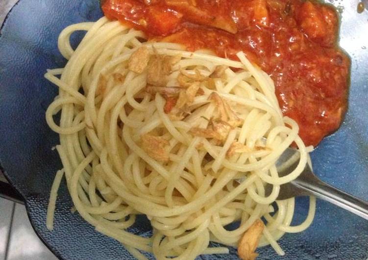 Cara Gampang Membuat Spaghetti Saus Merah Tuna Pedas Anti Gagal