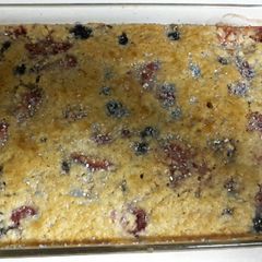 A picture of Oatmeal Berry Breakfast Cake.
