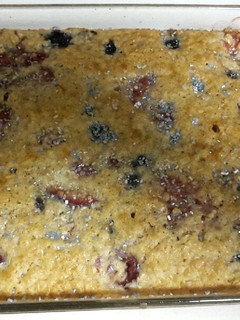 A picture of Oatmeal Berry Breakfast Cake.
