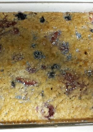 A picture of Oatmeal Berry Breakfast Cake.