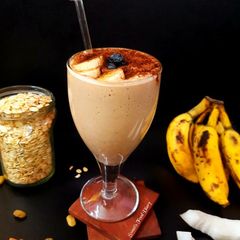 Oats, Banana and Coconut Smoothie vegan A picture of Oats, Banana and Coconut Smoothie vegan.