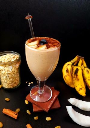 A picture of Oats, Banana and Coconut Smoothie vegan.