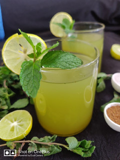 पुदीना नींबू शरबत(pudina neembu sharbat recipe in hindi) रेसिपी मुख्य फोटो