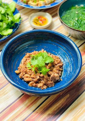 Hình của món Thịt Ba Rọi Xào Mắm Ruốc.