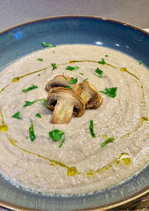 Una foto de CREMA de champiñones