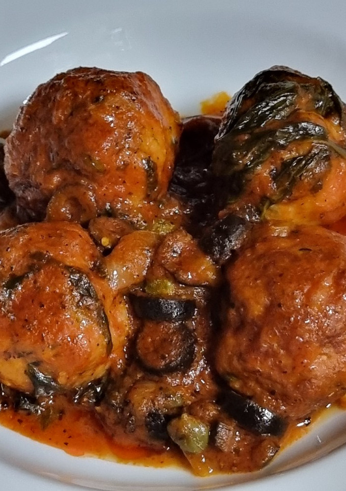 Una foto de Albóndigas de atún en salsa napolitana