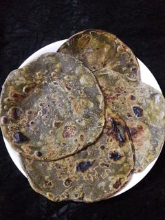 লাল শাক এর পরোটা (lal saager paratha receipe in Bengali) রেসিপির প্রধান ছবি