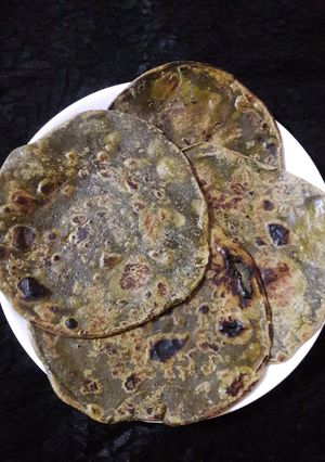 লাল শাক এর পরোটা (lal saager paratha receipe in Bengali) রেসিপির প্রধান ছবি