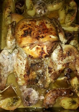 Una foto de Pollo al limón y ajo, con papas
