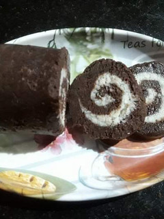 சாக்லேட் சுவிஸ் ரோல் (Chocolate swiss role recipe in tamil) செய்முறை முக்கிய புகைப்படம்